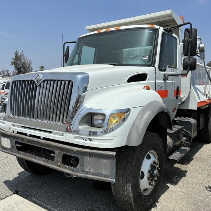 2005 INTERNATIONAL 7600