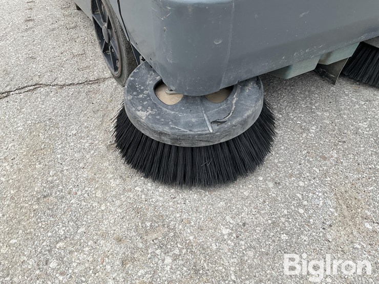 tennant-s20-dry-broom-image-14