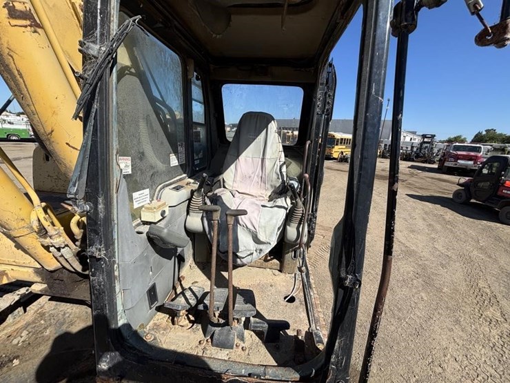 komatsu-pc200-l-image-40