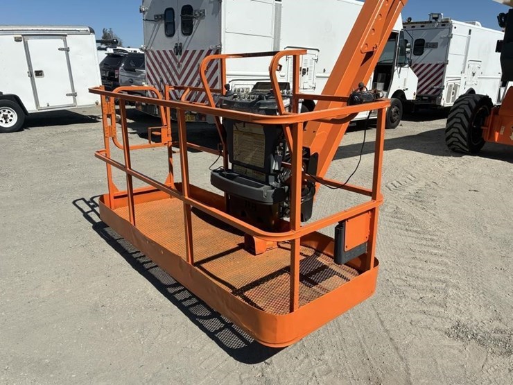 2016-jlg-1250ajp-image-5