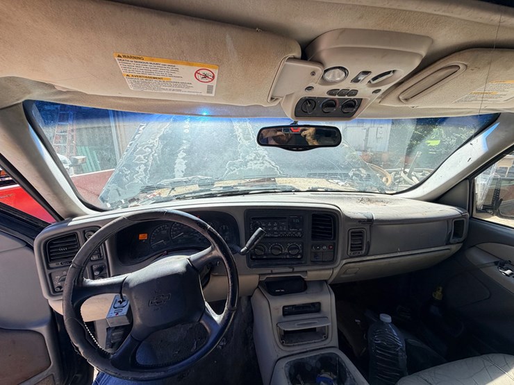 2002-chevrolet-tahoe-image-61