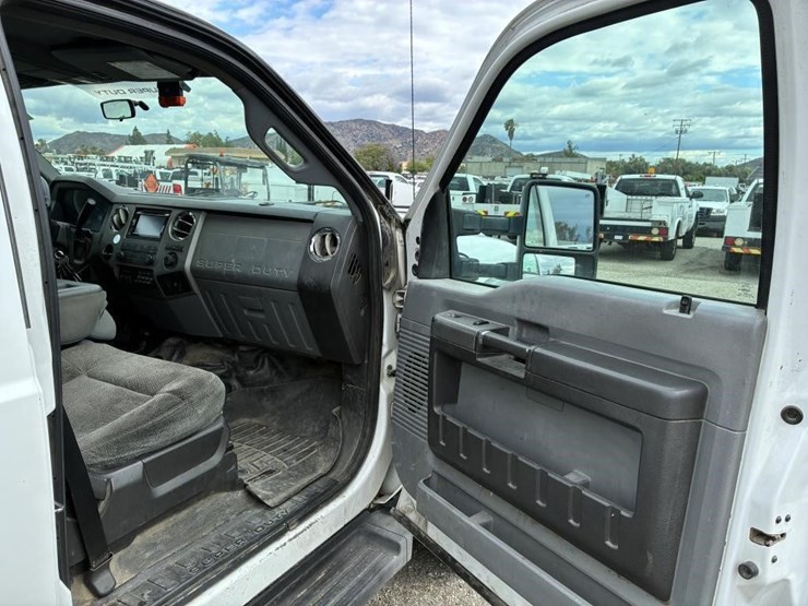 2012-ford-f550-image-14