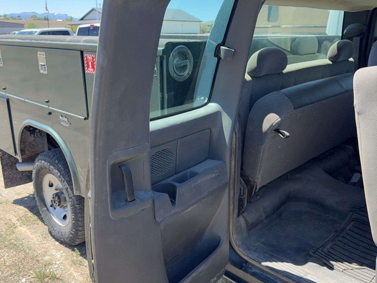 2005-chevrolet-silverado-3500-ls-image-32