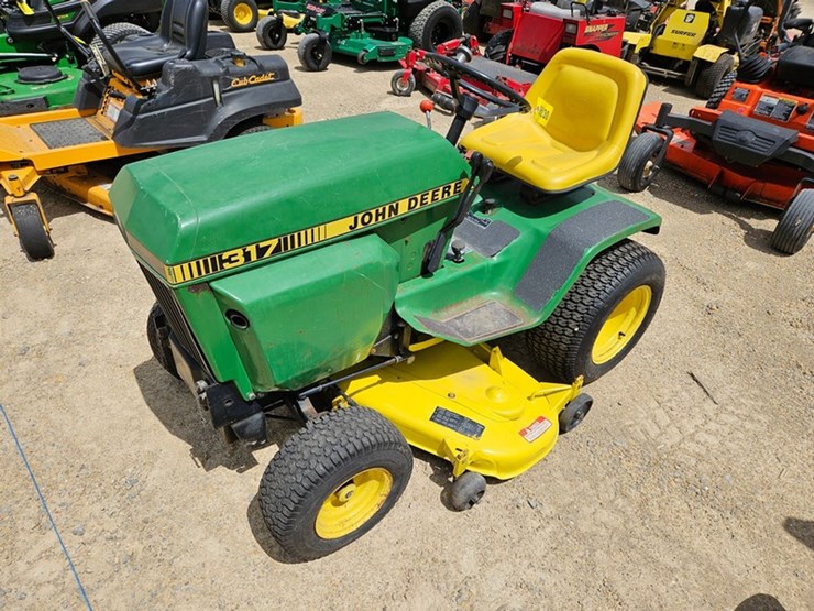 john-deere-317-image-1