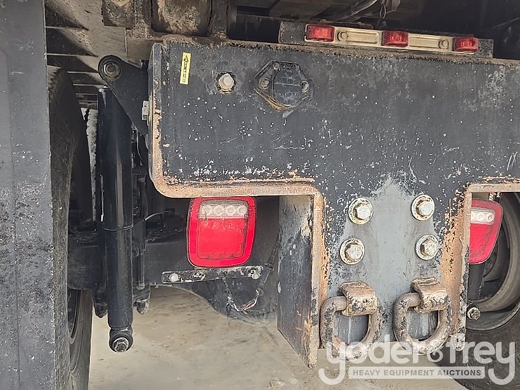 2019-freightliner-108sd-image-25
