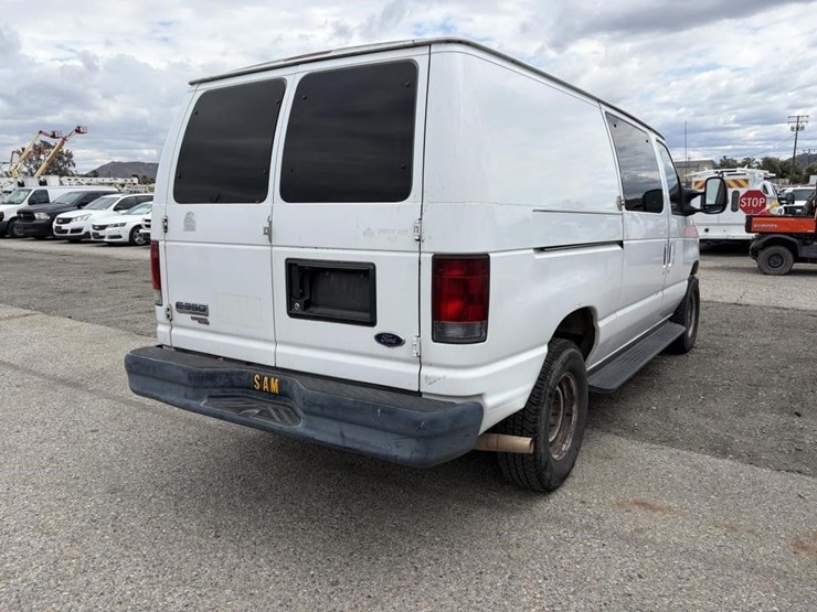 2013-ford-e350-sd-image-3