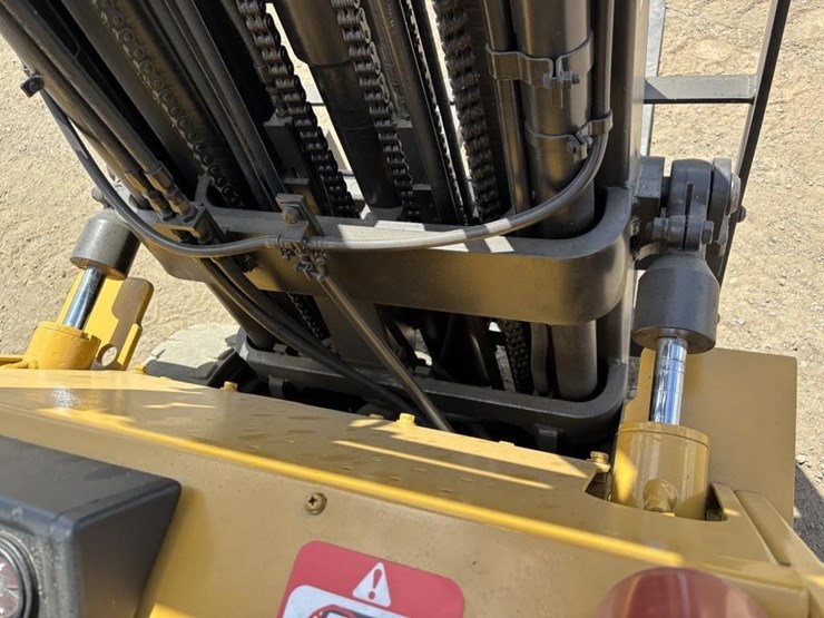 komatsu-fg25s-4-image-13