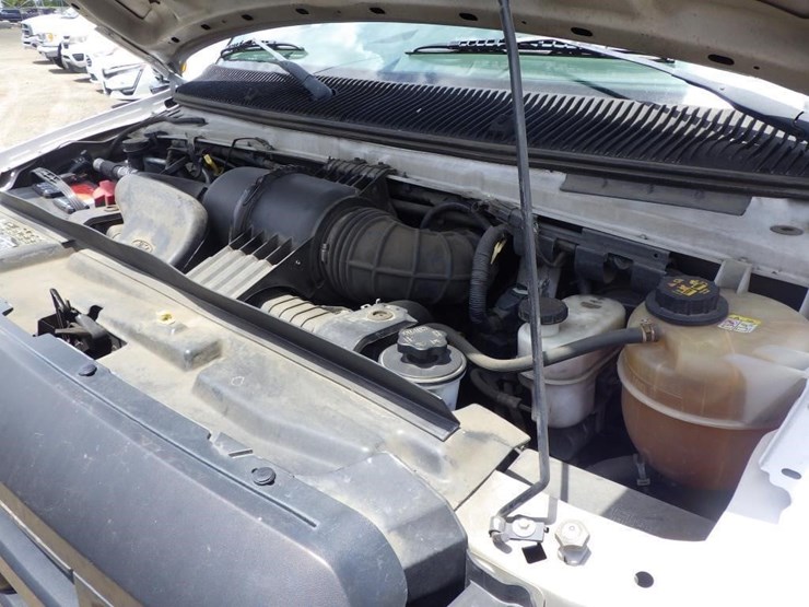 2011-ford-cargo-image-9