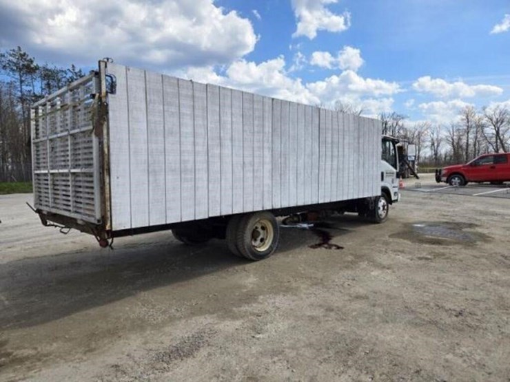 inoperable-2010-isuzu-flatbed-truck-jale5w169a7301-image-4