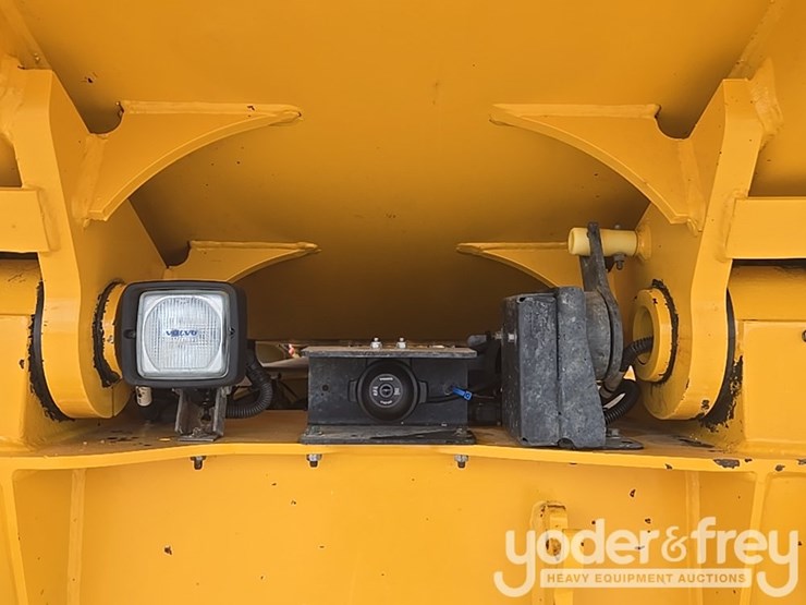 2022-volvo-a25g-image-34