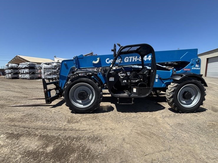 2019-genie-gth844-image-5