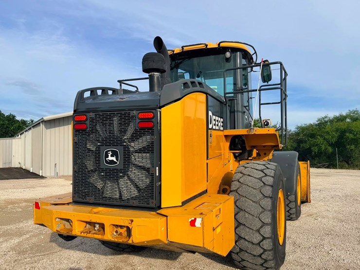 2019-deere-724k-image-2
