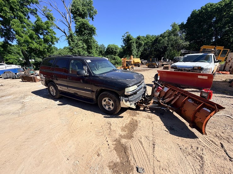 2002-chevrolet-tahoe-image-10