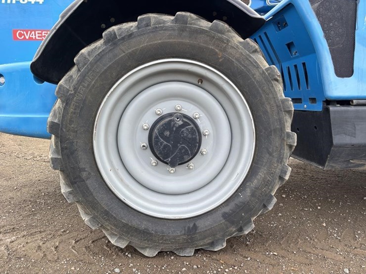 2019-genie-gth844-image-18