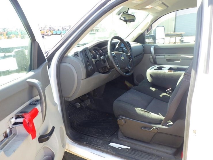 2014-chevrolet-2500-image-5