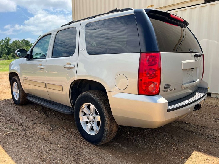 2013-gmc-yukon-slt-image-2