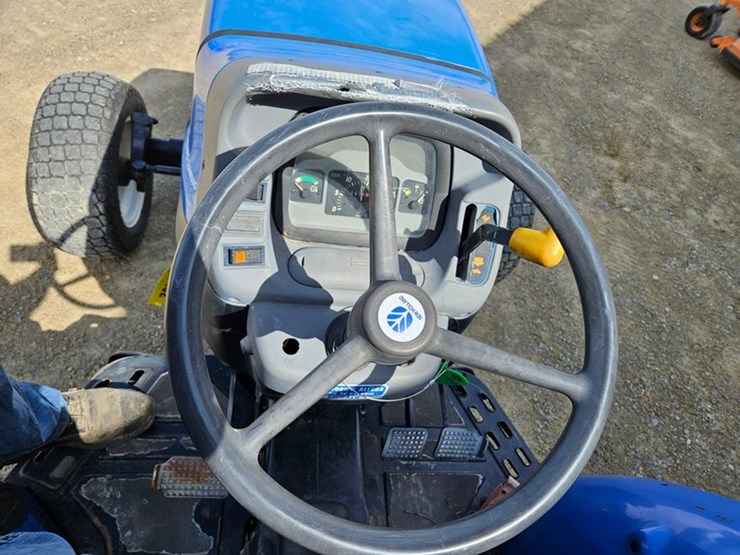 new-holland-tn65-image-26