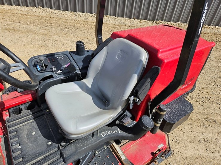 2011-toro-groundsmaster-3500d-image-18