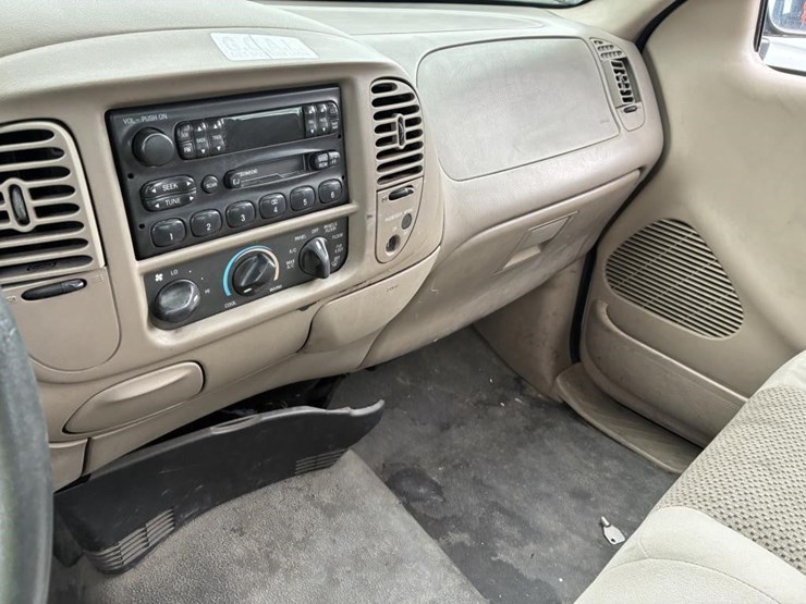 2004-ford-f150-xl-image-19