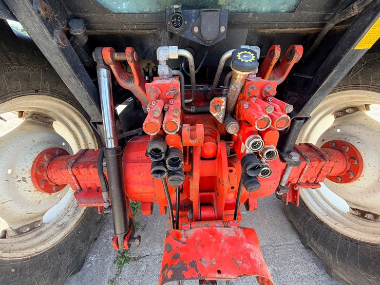 2000-new-holland-ts100-image-95