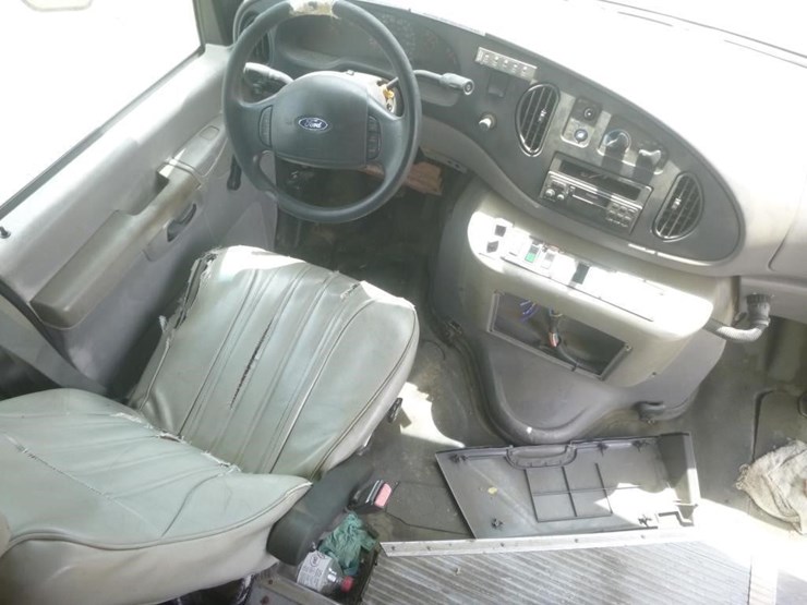 2002-ford-e450-image-10