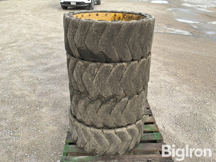 skid-steer-demolition-tires-image-6