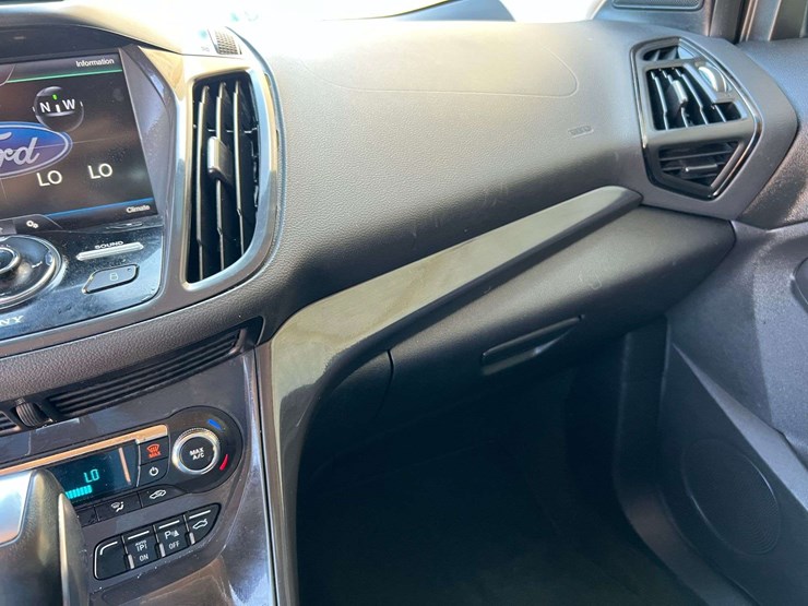 2014-ford-escape-titanium-image-44