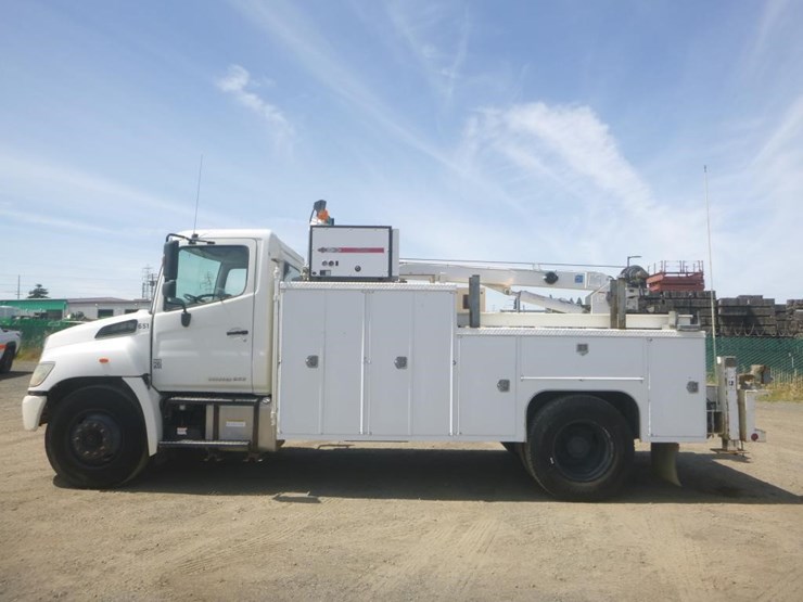 2015-hino-268-image-5