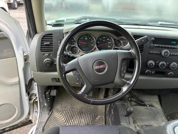 2012-gmc-3500hd-image-13