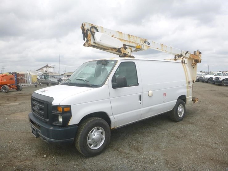 2011-ford-e350-image-1