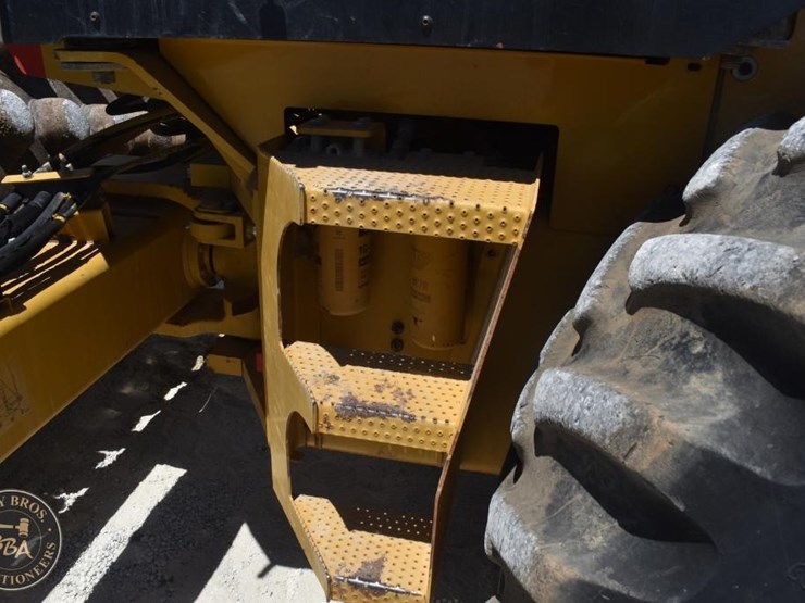 2012-caterpillar-cp56-image-35