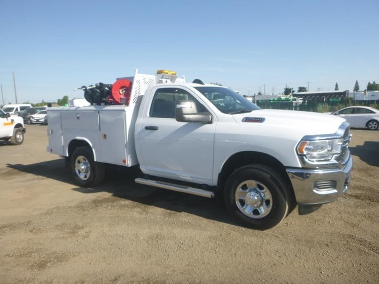 2024-dodge-2500-image-2