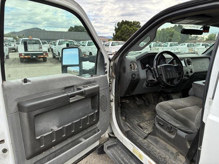 2012-ford-f550-image-17