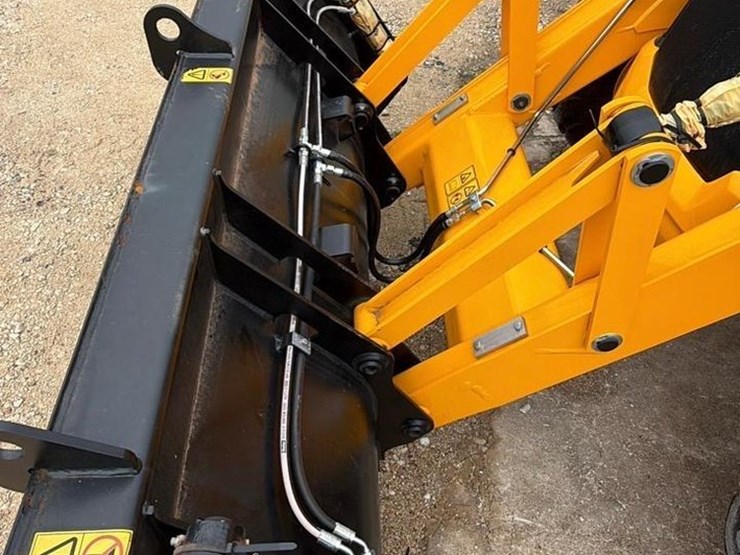 2024-jcb-3cx-image-14
