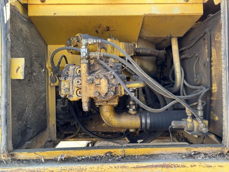 komatsu-pc200-l-image-45