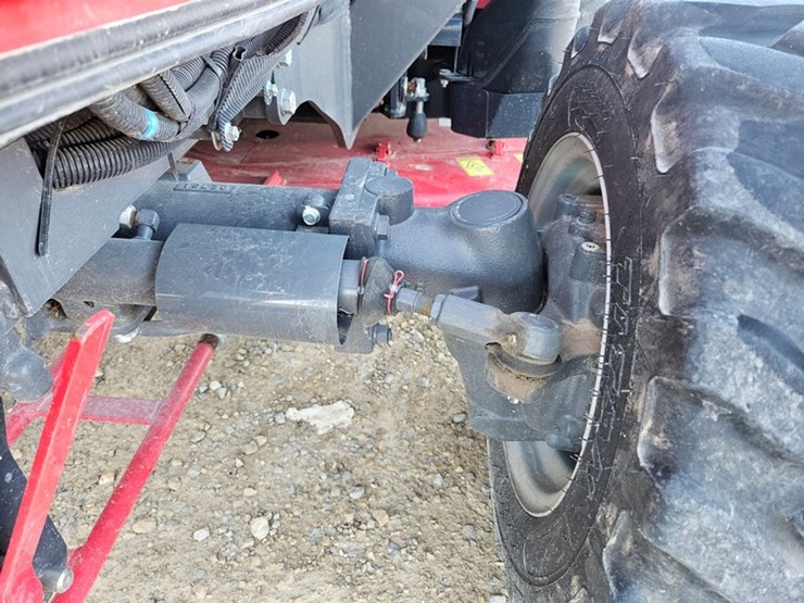 massey-ferguson-1735m-image-11
