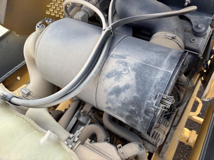 2010-deere-210lj-image-46