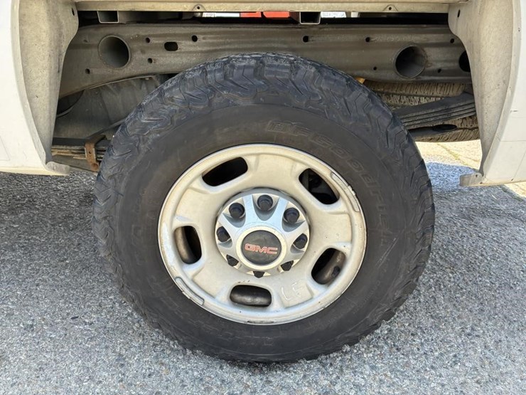 2012-gmc-2500hd-image-7