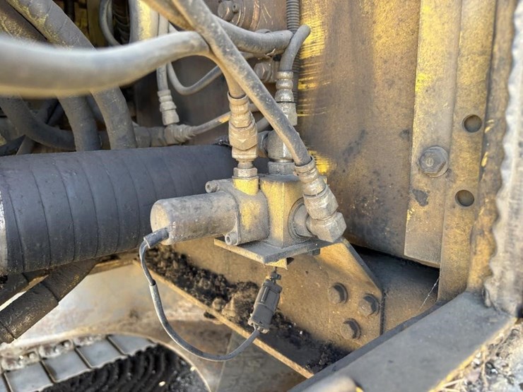 komatsu-pc200-l-image-48