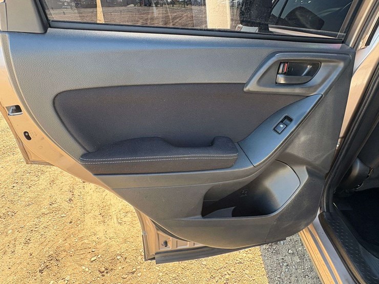 2014-subaru-forester-image-15