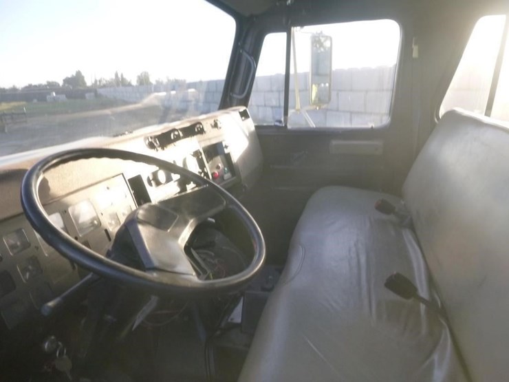 1990-international-4900-image-10