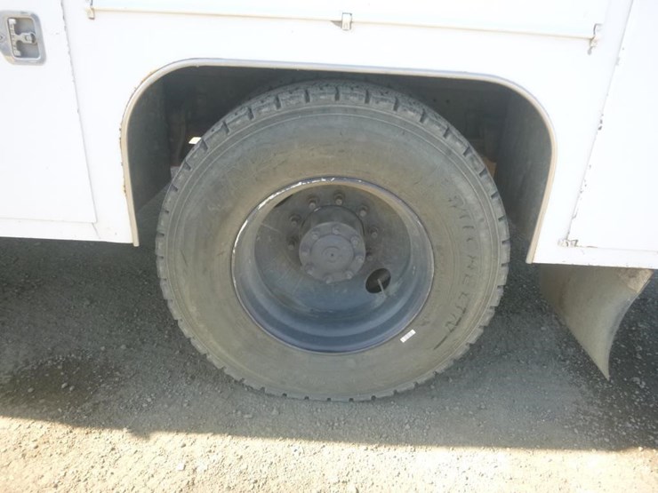 2015-hino-268-image-34