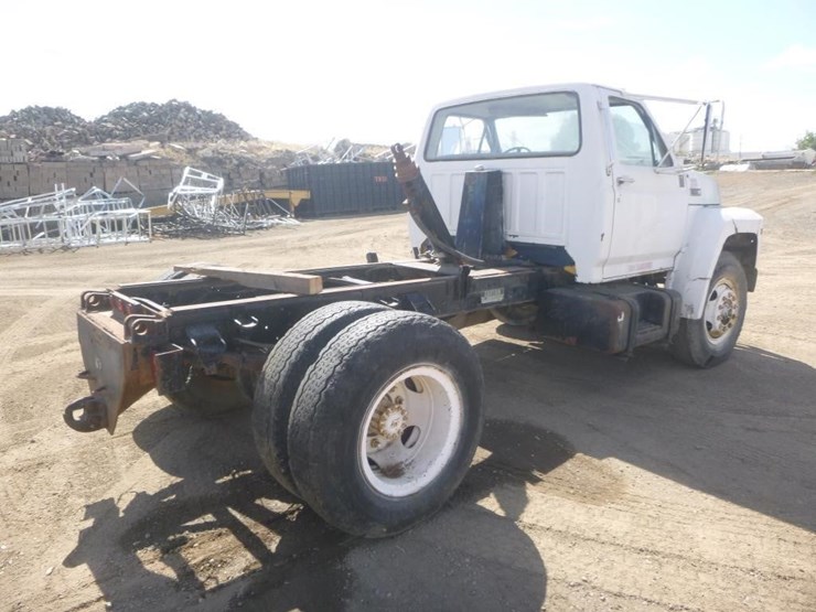 2009-ford-f800-image-3