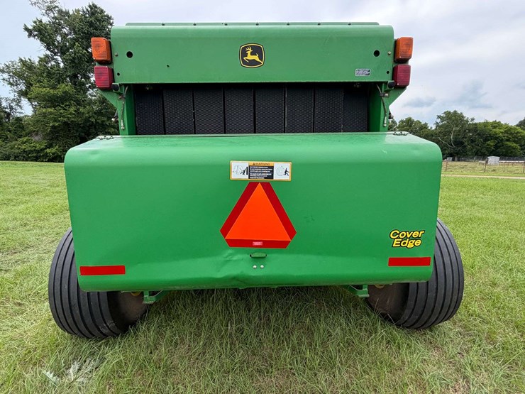 2010-john-deere-568-image-16