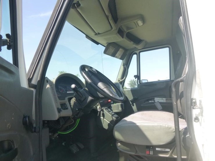 2009-international-durastar-4400-image-7
