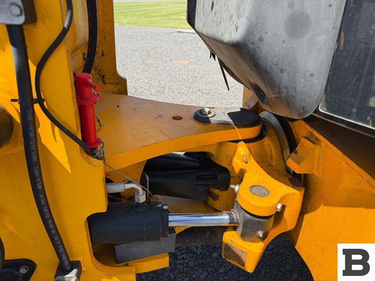 2018-jcb-409-image-18