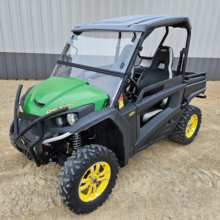 JOHN DEERE GATOR