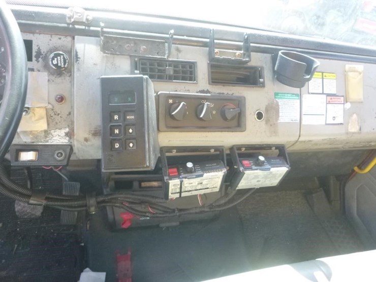 1996-freightliner-fl70-image-18