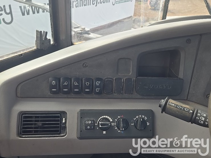 2023-volvo-a25g-image-50