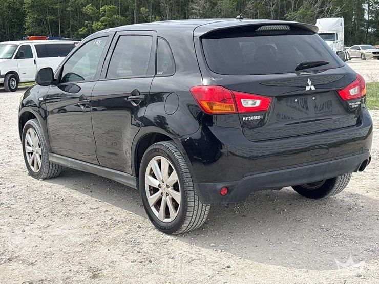 2015-mitsubishi-outlander-image-4